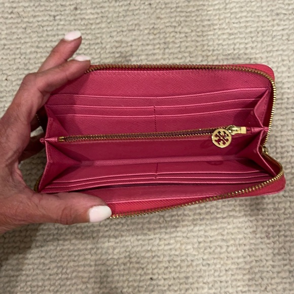 Tory Burch zip wallet - Picture 3 of 7